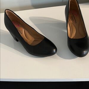 Comfortiva Classic Black Heels. Size 9M slip on style with round toe.